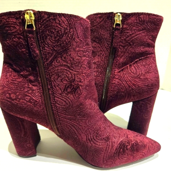 Nine West Brand New Wine Velvet Brocade Chunky Heel Ankle Boots - Picture 2 of 5